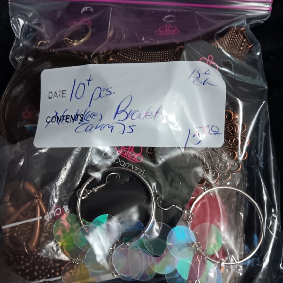 Paparazzi Jewelry. 10+ pcs per bag - Picture 8 of 9